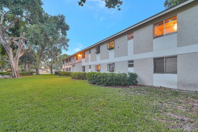 Building Photo - 116 Gardens Dr