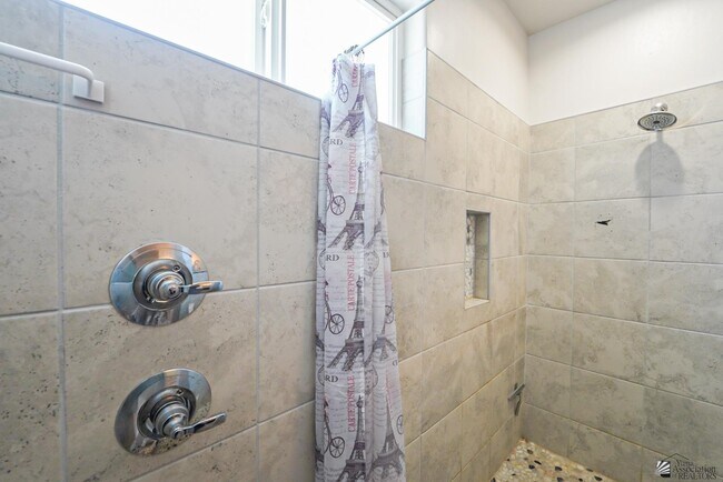 Building Photo - 3457 W 39th Ln