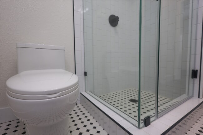 Building Photo - 602 Higgins St