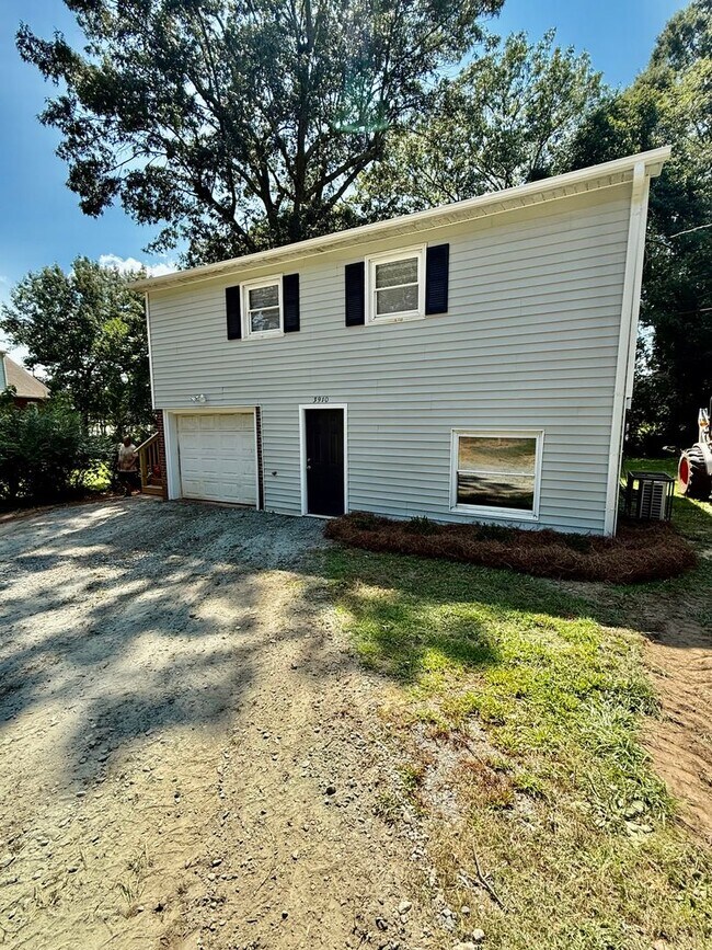 Building Photo - Extra Large One Bedroom House