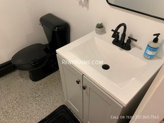 Building Photo - 5 Spencer St