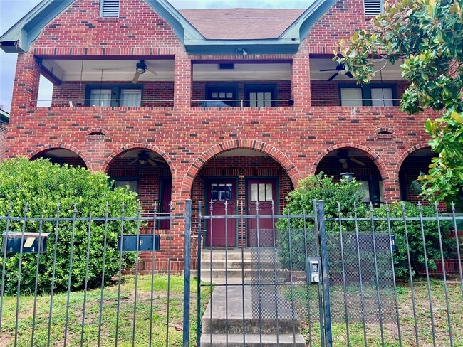 Building Photo - 320 W Polk St