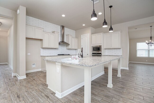 Building Photo - Move In Ready Mint Condition In Boerne