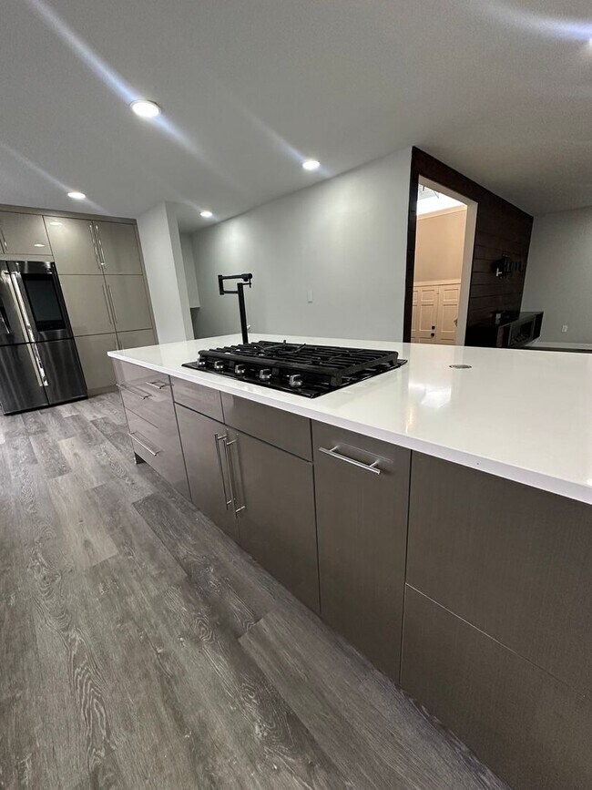 Building Photo - Beautiful 4 Bedroom 3 Bathroom Home in Everett!