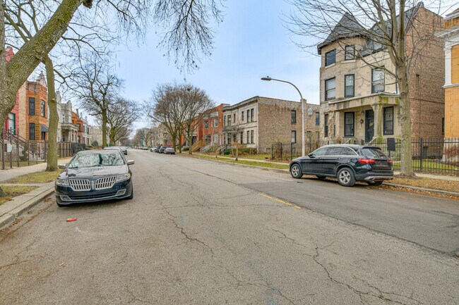 Building Photo - 4829 S Forrestville Ave