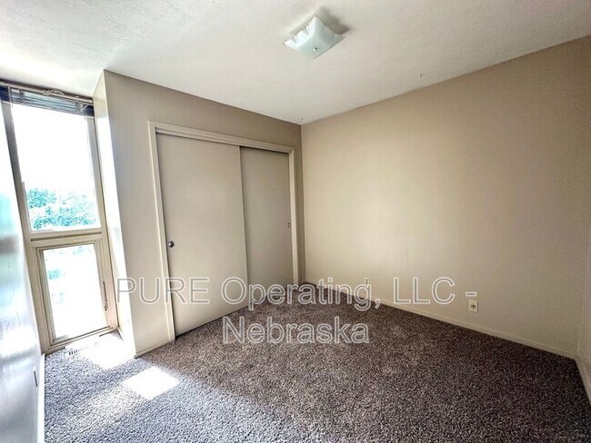 Building Photo - 1631 N 109th Plaza