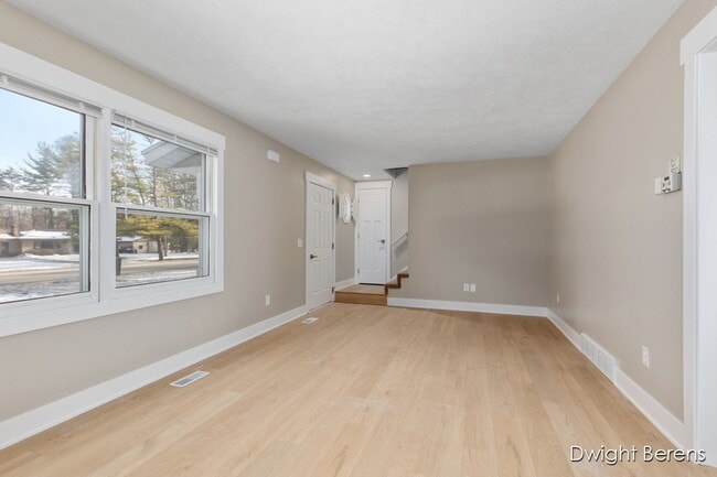 Building Photo - 7331 48th Ave