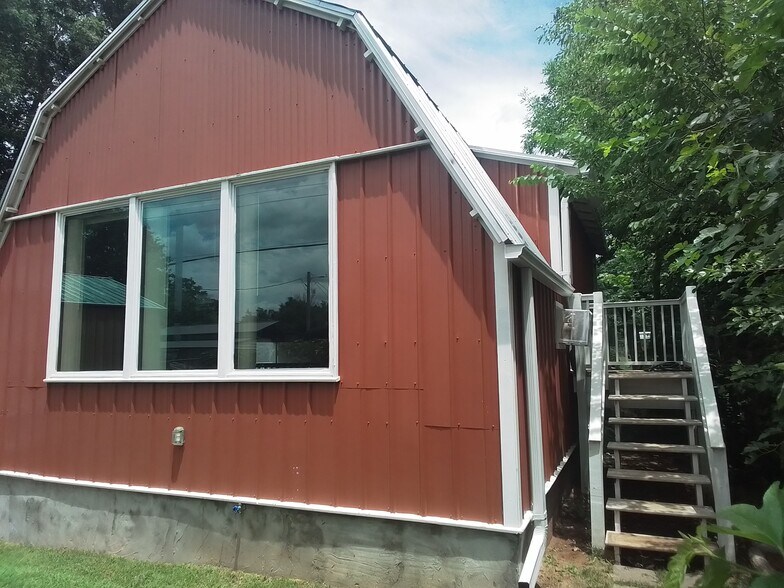 Building Photo - 3308 E Oakleaf Dr