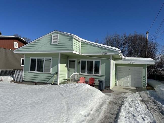 Building Photo - 820 Smythe St