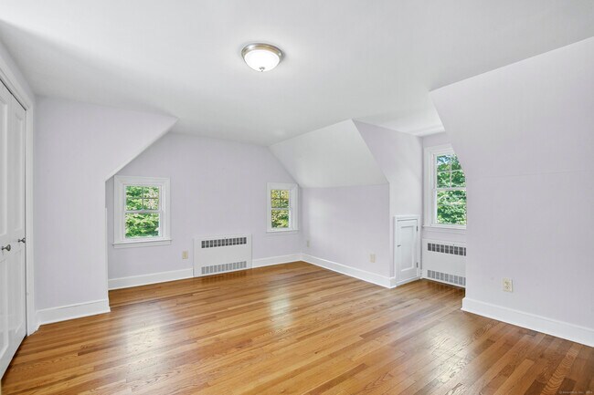 Building Photo - 26 Great Hillwood Rd