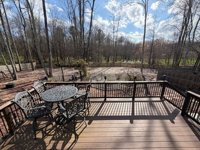 Building Photo - 7020 Grassmoor Grange Way