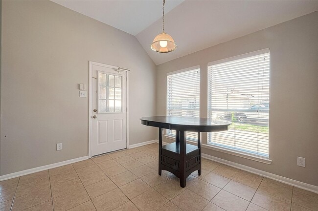 Building Photo - 1410 Mustang Crossing