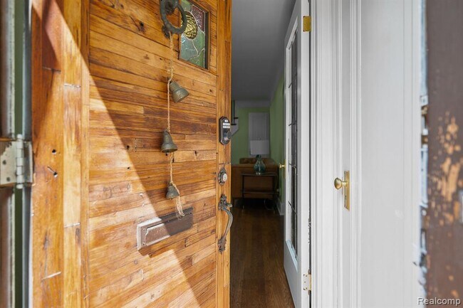 Building Photo - 1516 W Houstonia Ave