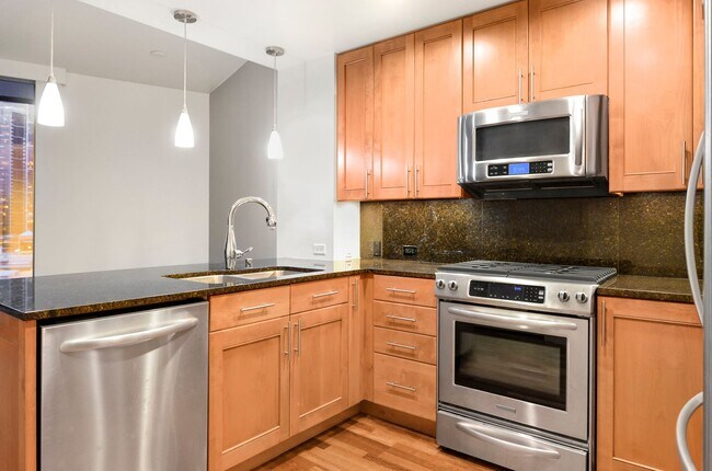 Building Photo - Washington Square Luxury Living on 10th Fl...