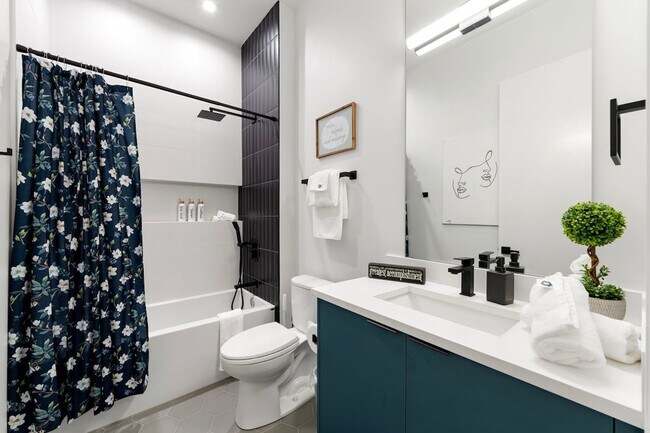 Building Photo - 318 W Grand Ave