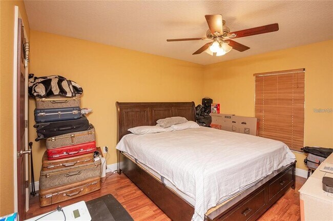 Building Photo - 5572 Myakka Ave