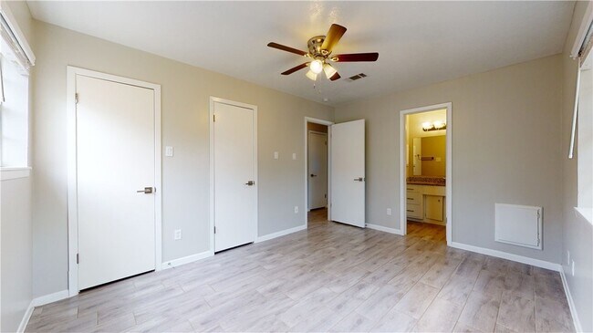 Building Photo - 3923 Olive St