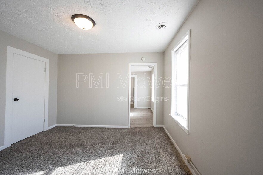 Building Photo - 423 Villa Ave