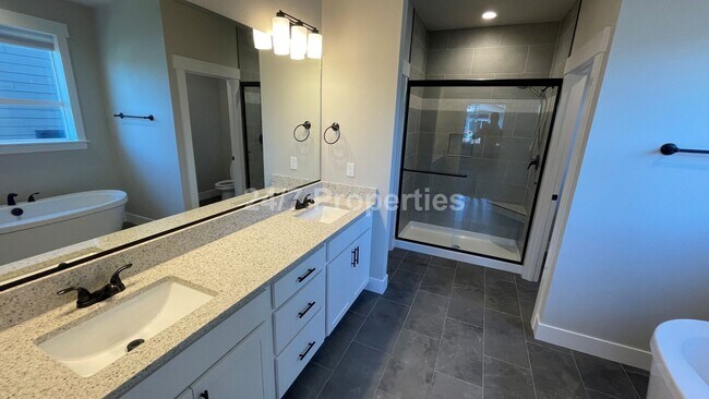 Building Photo - Modern 3 BD | 2 BA Home w/ Bonus Room - Es...