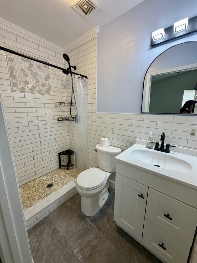 Building Photo - 102 Lake Charles Rd