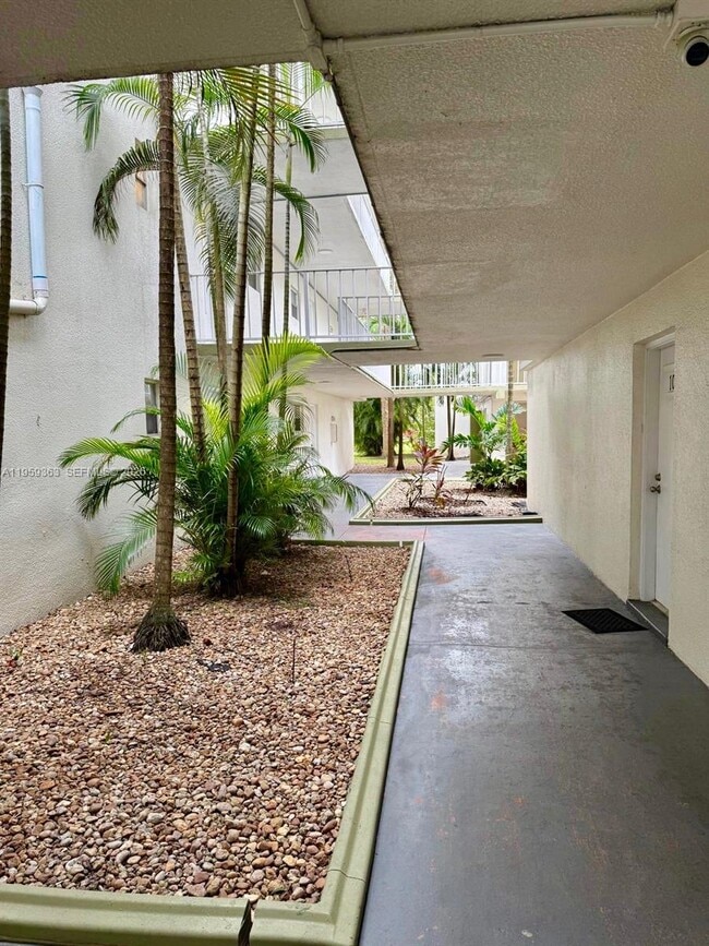 Building Photo - 4205 N University Dr