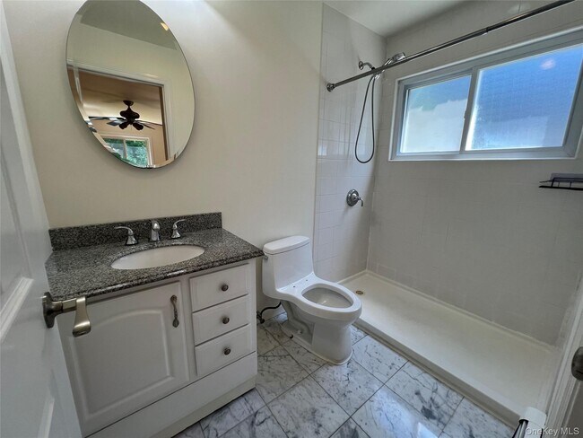 Building Photo - 5 Dunes Ln