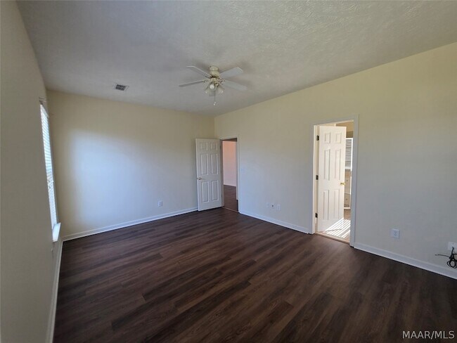 Building Photo - 9400 Bristlecone Dr