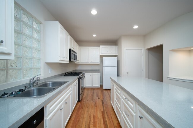 Building Photo - 3634 Main Plaza Dr