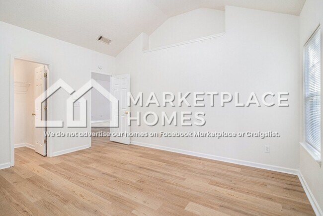 Building Photo - 10143 Deep Creek Dr