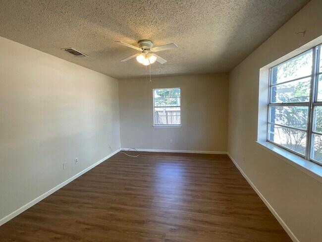 Building Photo - 802 Mildred Ave