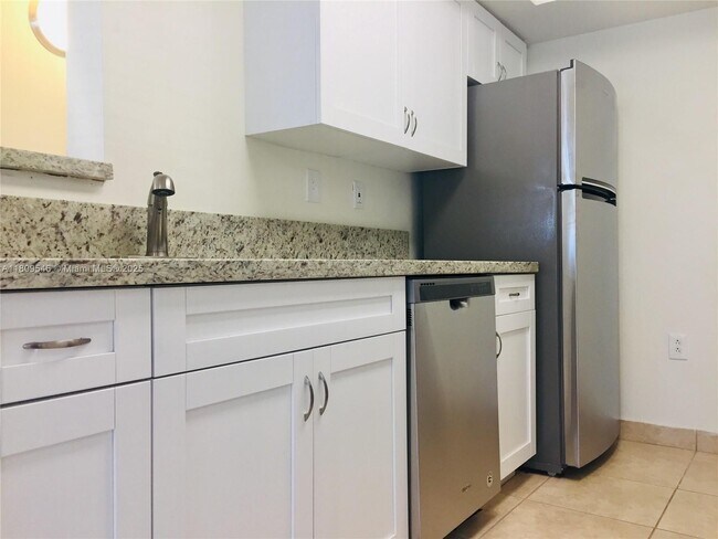 Building Photo - 10440 SW 156th Ct
