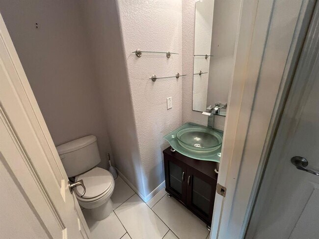 Building Photo - 2203 Oak Rise Dr