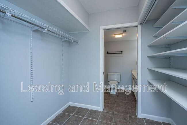 Building Photo - 242 Little Oak Island Dr