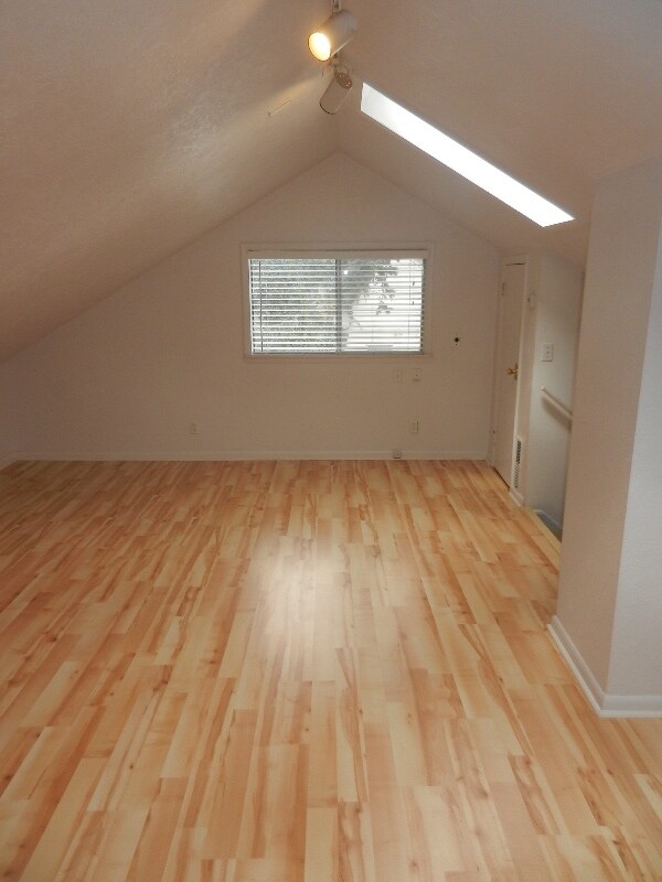 Building Photo - 632 S Loomis Ave