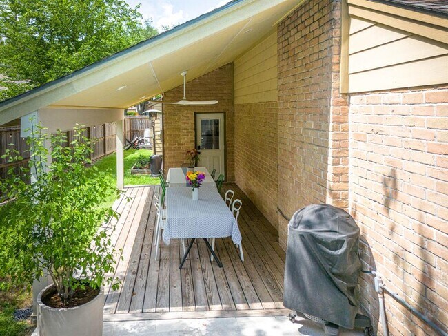 Building Photo - 1550 Wood Lodge Dr