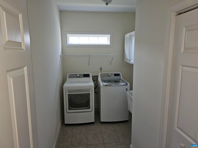 Building Photo - 134 Deerwood Dr