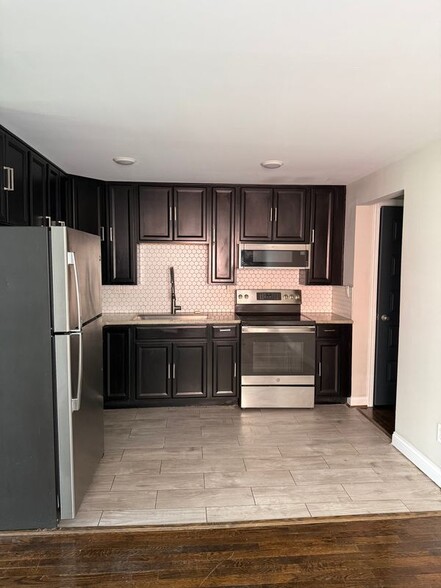 Building Photo - 1231 Laidlaw Ave