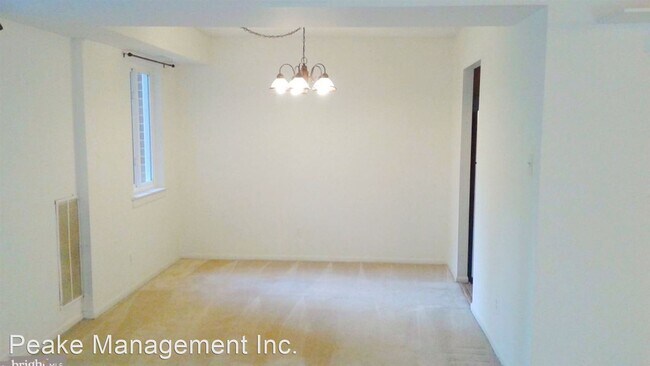 Building Photo - 2 br, 1.5 bath House - 11806 Breton Ct. #12C