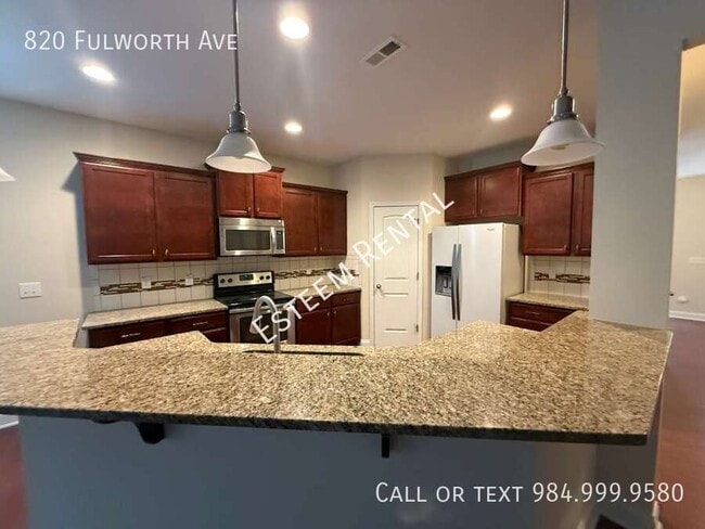 Building Photo - 820 Fulworth Ave