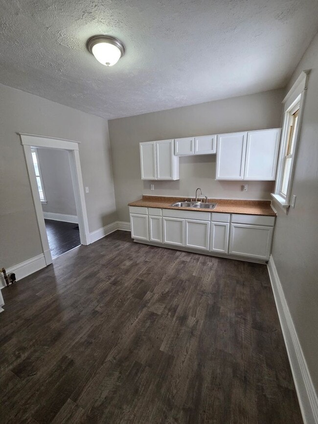 Building Photo - 2 bedroom, 1 bath house