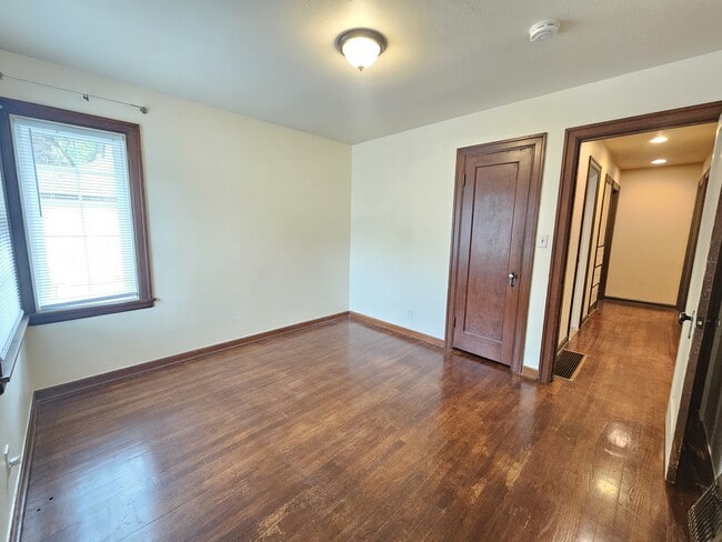Building Photo - 829 S Ivory St
