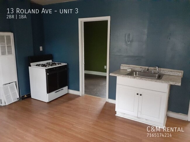 Building Photo - 13 Roland Ave