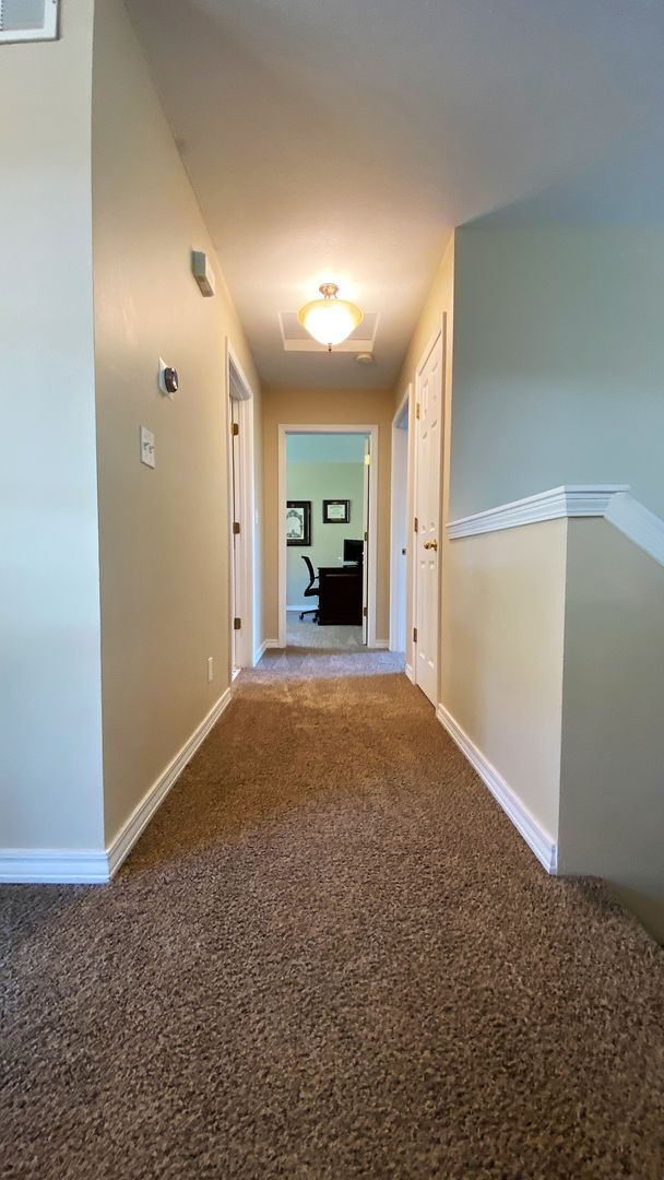 Building Photo - Gorgeous 3 Bedroom, 2 Bathroom Split Level...
