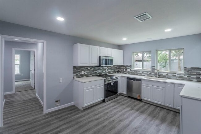 Building Photo - 4118 Groton Dr