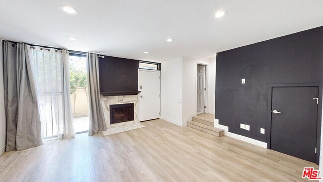 Building Photo - 9625 Sylmar Ave