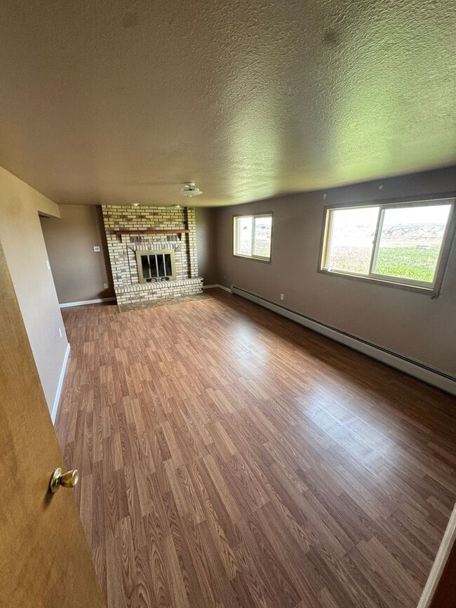 Building Photo - 4 Bedroom - 3 Bathroom just outside of town!