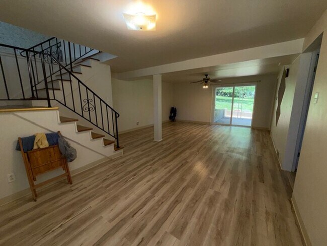 Building Photo - Well-Maintained Split-Level Home in Webster Groves, MO — Spacious & Family-Friendly
