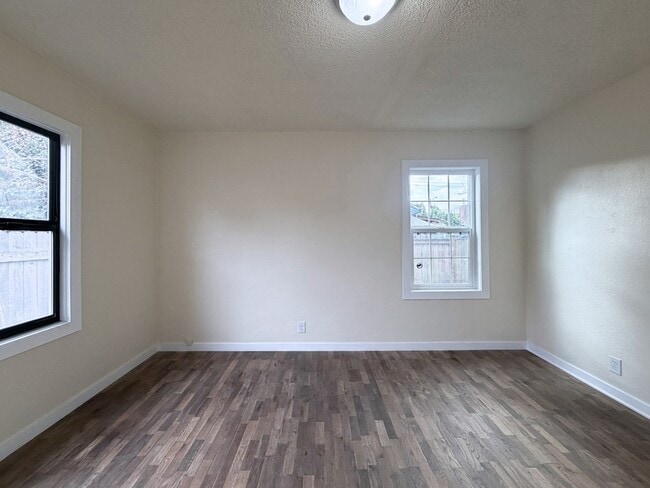 Building Photo - 960 Clark St