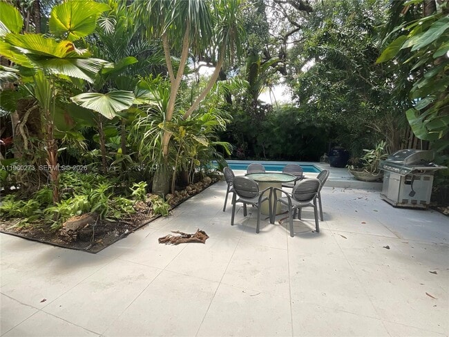 Building Photo - 2485 Inagua Ave