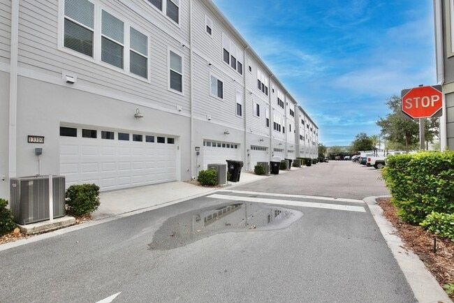 Building Photo - Luxurious 3/3.5 Spacious Townhome with a B...